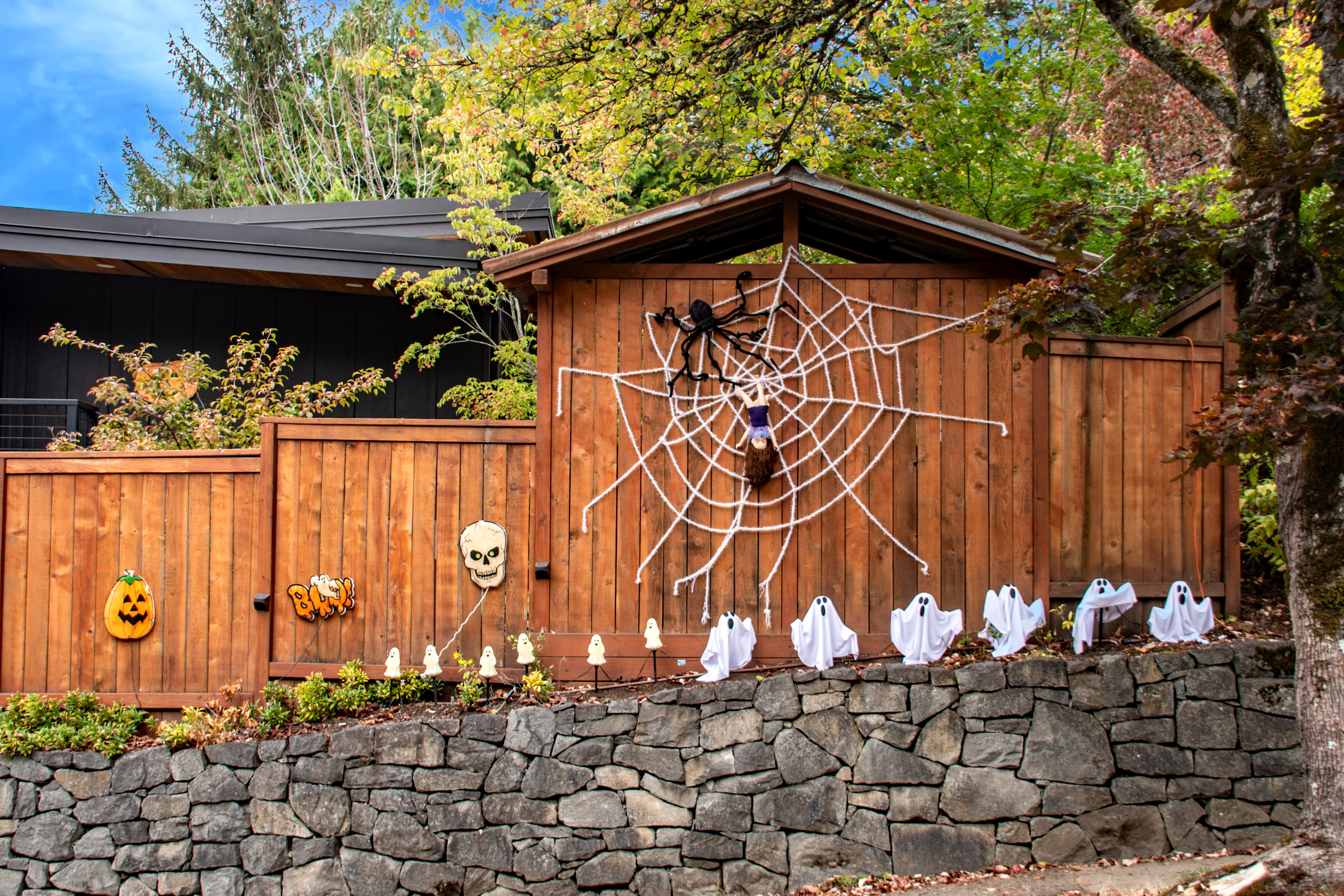 Hints of Halloween in Portland Heights