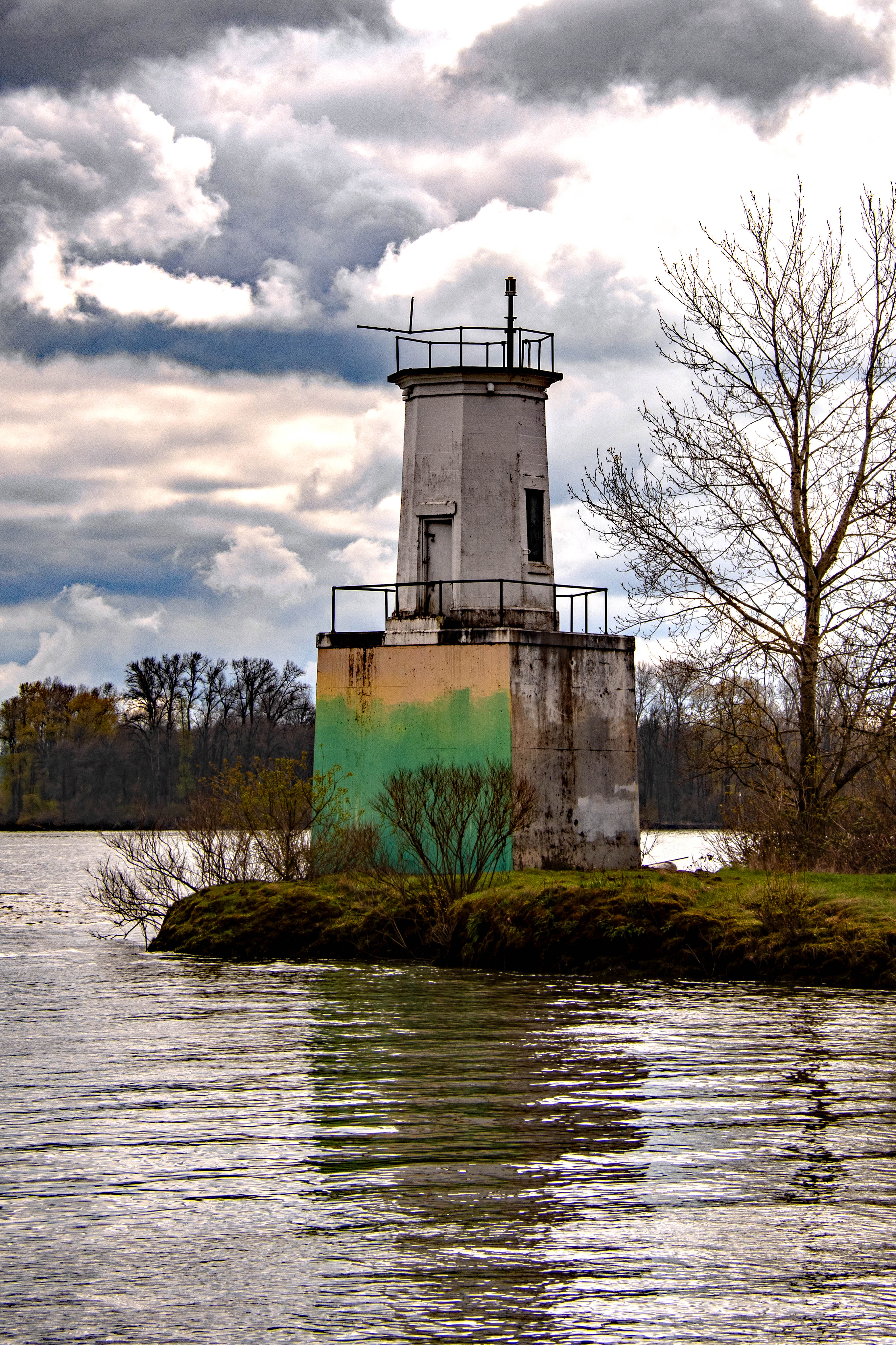 A Hike to Warrior Rock Lighthouse on Sauvie Island